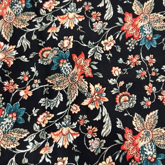 Express women’s v-neck tank with high low hem - Picture 2 of 3